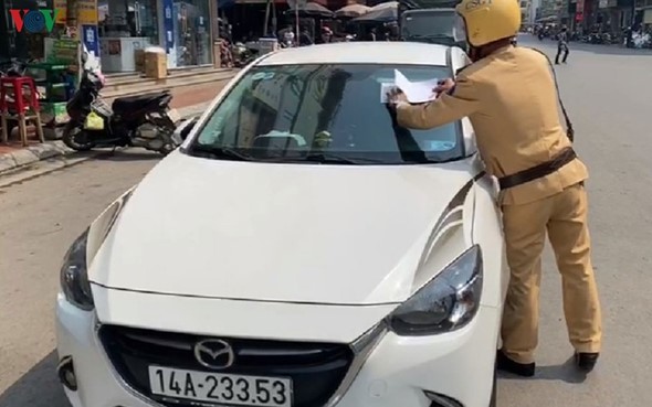 phạt nguội hàng trăm phương tiện dừng đỗ sai quy định vi phạm giảm hẳn hình 1 phat nguoi hang tram phuong tien dung do sai quy dinh vi pham giam han hinh 1