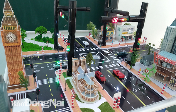 Mua Đồ chơi bộ lắp ghép mô hình giao thông thành phố bằng gỗ tự nhiên an  toàn cho bé  đồ chơi gỗ thông minh  Tiki