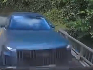  Xe ô tô lấn làn đâm trực diện ô tô khách