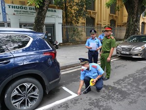 Hà Nội "siết" hoạt động trông giữ xe