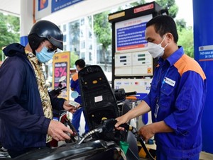 Giá xăng dầu tăng giảm trái chiều từ chiều 29/2