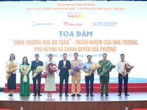 Cổng trường an toàn bồi đắp ý thức công dân