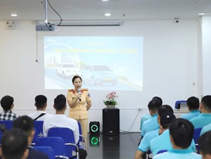 Xây dựng văn hoá giao thông cho tài xế taxi