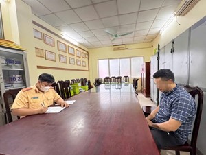 Hà Nội: xử lý nam thanh niên thiếu văn hoá khi tham gia giao thông tại ngã tư Ngô Thì Nhậm – Nguyễn Viết Xuân