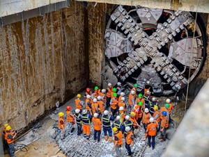 Máy khoan hầm TBM số 1 – “Thần Tốc” chính thức tiến vào Ga S12 – Ga Hà Nội