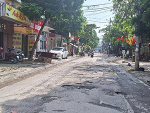 Phường Vĩnh Hưng: Ngõ 467 đường Lĩnh Nam xuống cấp nghiêm trọng, cần được sửa chữa