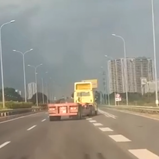 Tài xế container lạng lách, đánh võng trên cao tốc gây nguy hiểm
