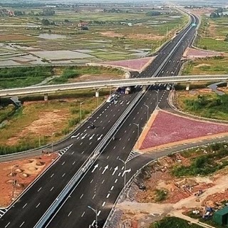 Khẩn trương rà soát, tháo gỡ các khó khăn, vướng mắc liên quan đến 4 dự án giao thông trọng điểm