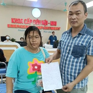 Hà Nội: phụ xe buýt ứng trước viện phí đưa hành khách đi cấp cứu 