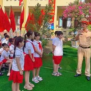 Xây dựng văn hoá giao thông từ lứa tuổi học sinh 