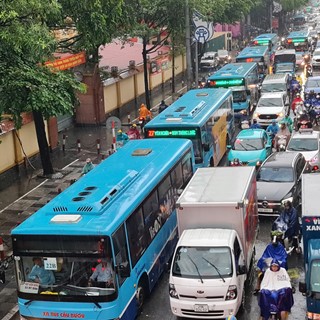 Lái xe buýt bị hành hung