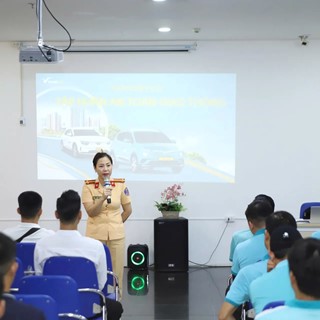 Xây dựng văn hoá giao thông cho tài xế taxi