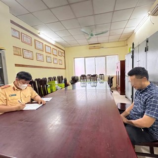 Hà Nội: xử lý nam thanh niên thiếu văn hoá khi tham gia giao thông tại ngã tư Ngô Thì Nhậm – Nguyễn Viết Xuân