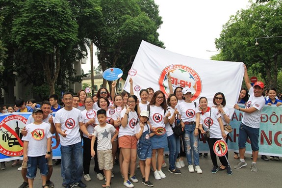 Ha Noi: Hon 5.000 nguoi xuong duong keu goi “Da uong ruou bia - Khong lai xe” - Hinh anh 12