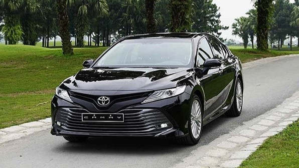 Gia xe o to hom nay 16/9: Toyota Camry co gia 1,029-1,235 ty dong - Hinh anh 1