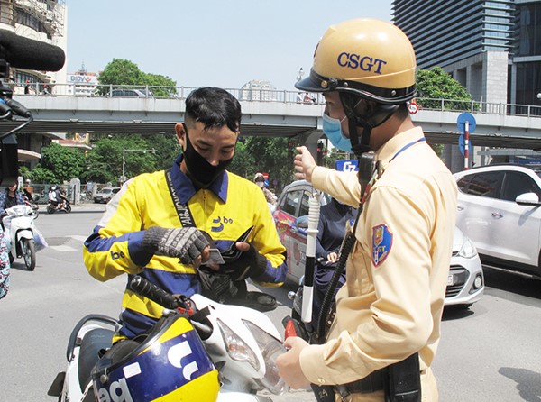 Toan quoc xu phat hon 100.000 truong hop trong tuan dau tong kiem soat phuong tien - Hinh anh 2