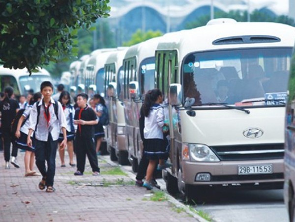 Từ vụ trẻ bị bỏ quên trên xe: Cấp phù hiệu theo biển số để quản chặt hơn