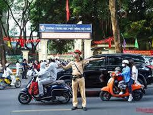 VÌ AN TOÀN GIAO THÔNG THỦ ĐÔ – XÂY DỰNG NẾP SỐNG THANH LỊCH, VĂN MINH CỦA NGƯỜI HÀ NỘI