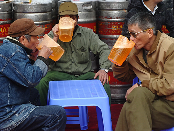 Bí quyết từ chối “văn” ép rượu 