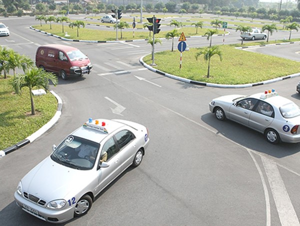 Bị trượt lý thuyết hoặc thực hành, sau 1 tháng mới được thi lại GPLX 