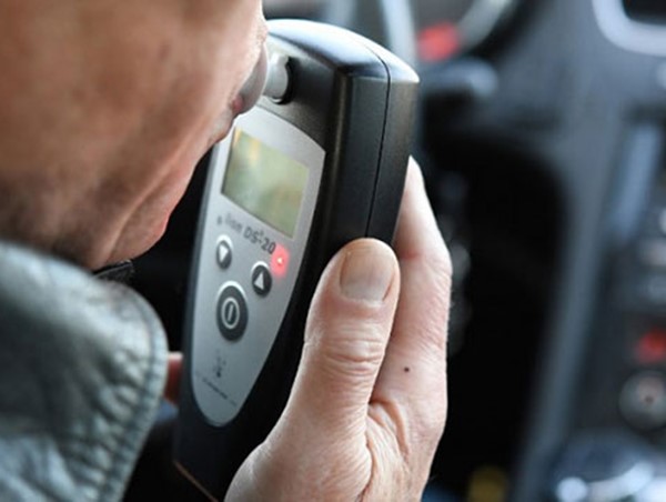 Luật mới của Pháp sẽ nghiêm khắc như thế nào với lái xe say xỉn?