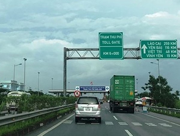 Trạm thu phí bị sét đánh hỏng, cao tốc Nội Bài - Lào Cai phải phát vé giấy