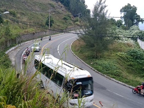 Khuyến cáo du khách không nên đi xe tay ga lên núi Sơn Trà