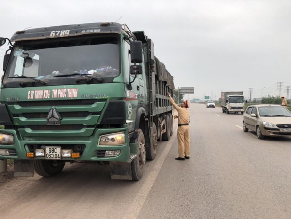  “Cuộc chiến” chống xe quá tải: Nguy cơ “vỡ trận” sau nhiều năm “tổng tấn công”