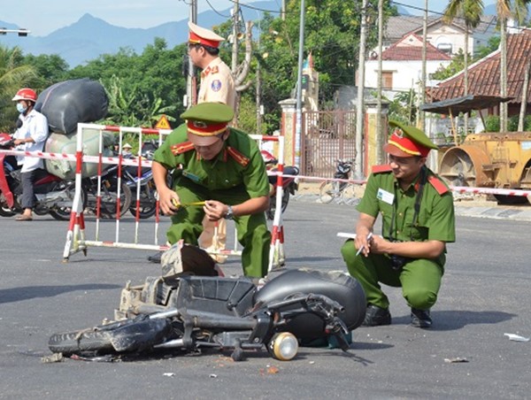 Xe chở cát gây tai nạn khiến một học sinh tử vong