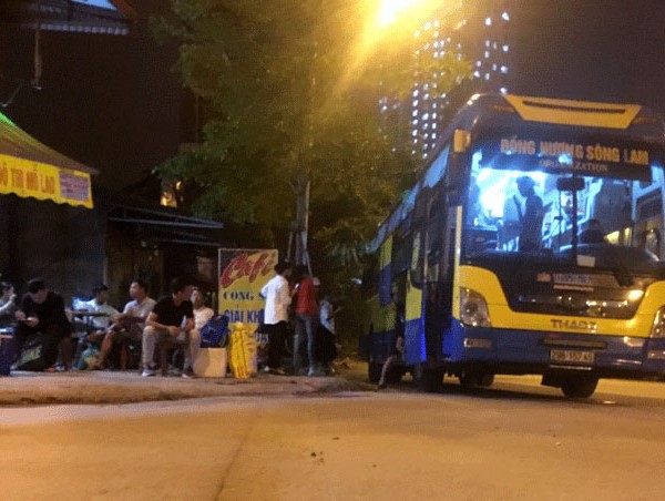 Xe khách Đồng hương Sông Lam chui sâu vào nội đô lập bến “cóc”