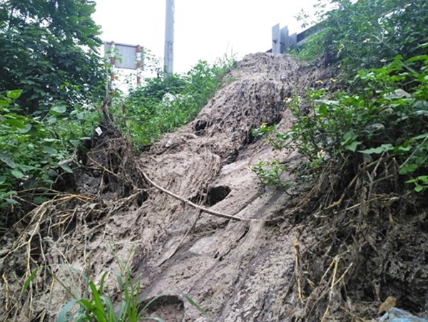 Chưa tìm được chủ thải nguy hại trên Đại lộ Thăng Long