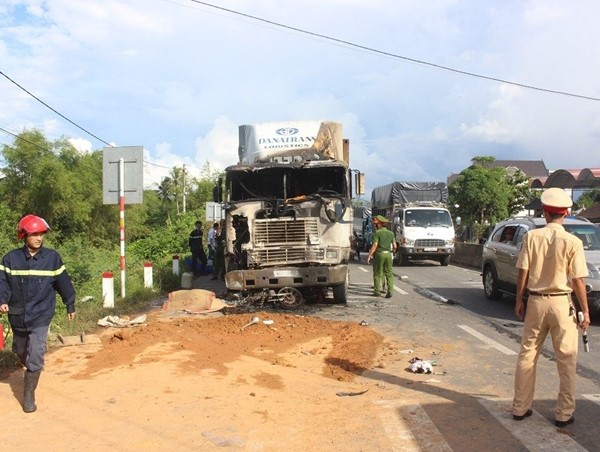 3 người thương vong trong vụ tai nạn giữa 2 ô tô và 2 xe máy trên QL1