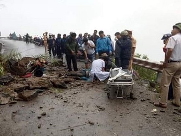 Hà Giang: Sạt lở đất đá ở đèo Mã Pí Lèng, 2 người trọng thương