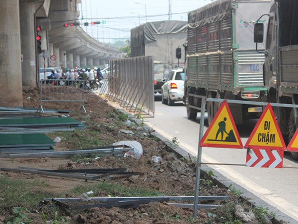 Hà Nội xén giải phân cách đường Vành đai 3 đoạn Giải Phóng - Pháp Vân