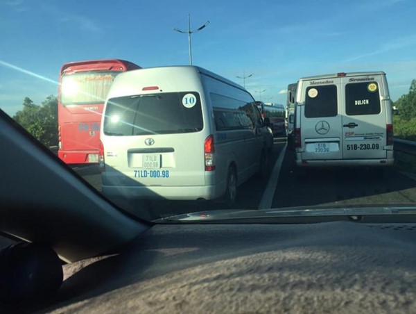 Tông xe liên hoàn trên cao tốc, giao thông ùn tắc nghiêm trọng