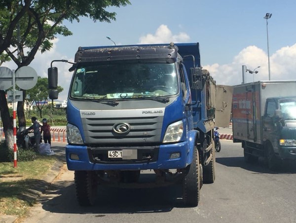 Đà Nẵng: Va chạm với xe tải, 2 thanh niên đi xe máy thương vong