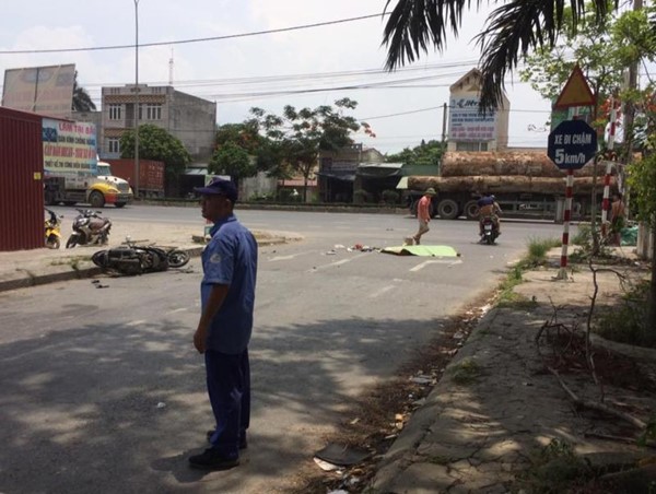 Clip: Container vào cua gấp cán chết người đàn ông đi xe máy 