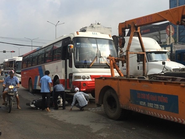 Xe chở công nhân gây tai nạn liên hoàn trên QL 51