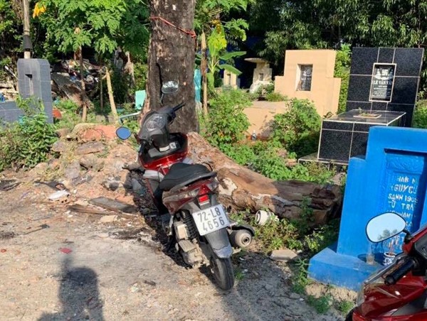 TP Hồ Chí Minh: Cảnh sát giao thông dò định vị tìm được xe trong nghĩa địa