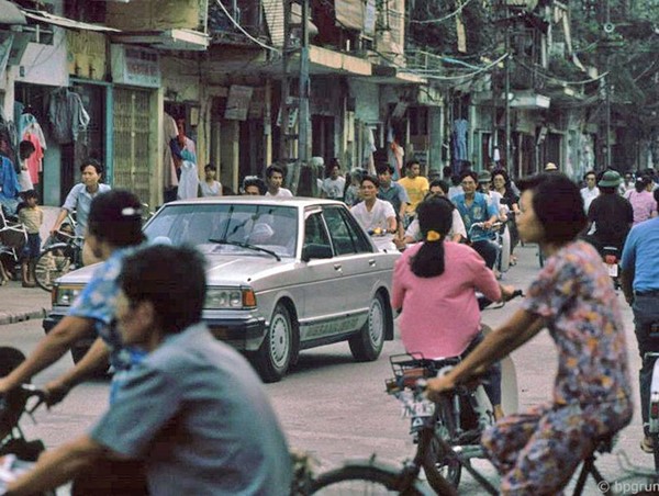 Hình độc về giao thông ở Hà Nội đầu thập niên 1990