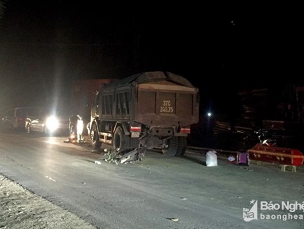 Nghệ An: Đối đầu với xe tải, người đàn ông đi xe máy tử vong thương tâm