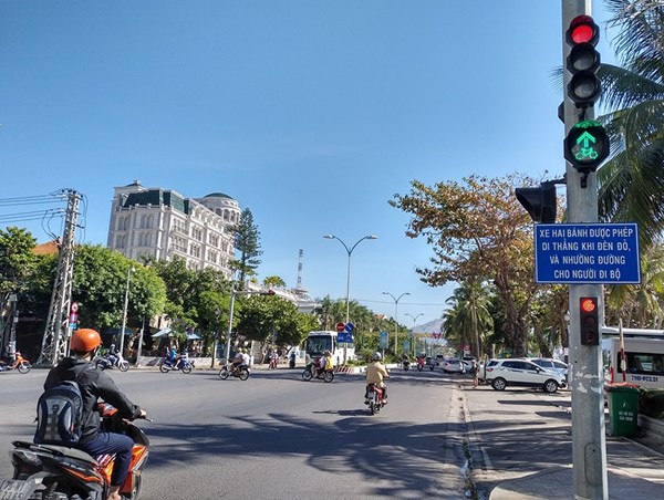 Nha Trang: Giảm ùn tắc nhờ linh hoạt đèn tín hiệu
