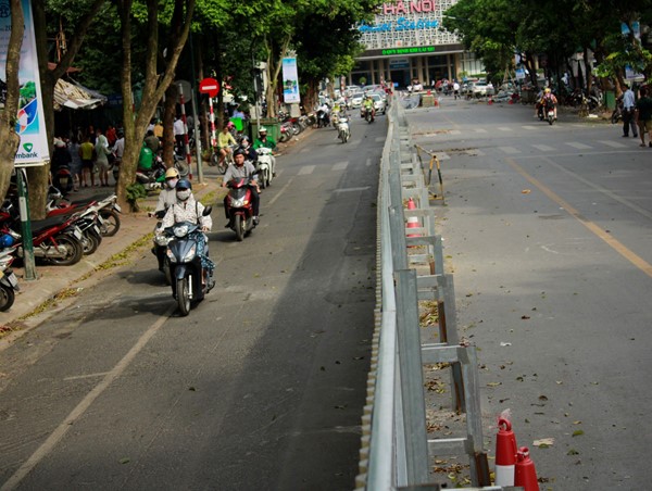 Rào cứng đường Trần Hưng Đạo, giao thông ổn định