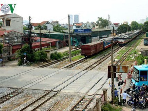 An toàn đường sắt: Không thể quên vai trò của chính quyền cơ sở 