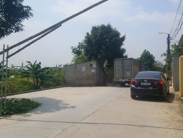 Hải Dương: Người dân tự ý lập barie, thu tiền trái phép khi xe tải vào thôn