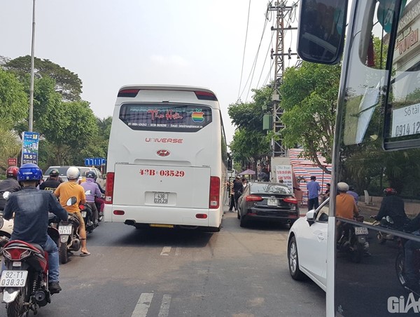 Gia tăng nạn kẹt xe, Đà Nẵng tiếp tục “siết” xe khách trên 30 chỗ