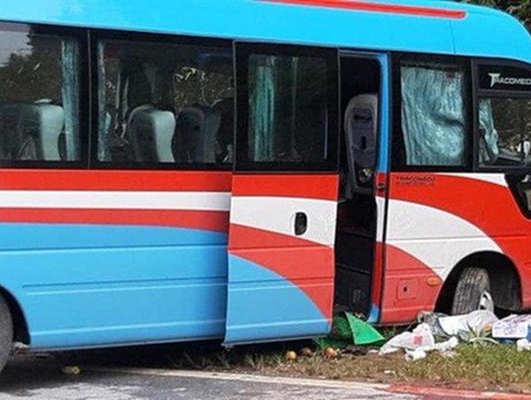 Thêm 1 nạn nhân tử vong vụ xe chở đoàn từ thiện đâm vào vách núi