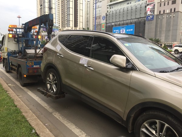 Vụ CSGT Cát Lái tạm giữ 2 xế hộp bạc tỷ: Hai tài xế đã đến làm việc