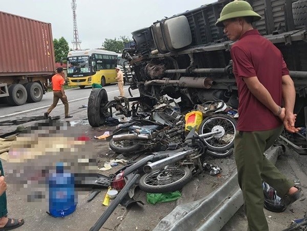 Xe tải “mất phanh” gây tai nạn, ai phải chịu trách nhiệm?