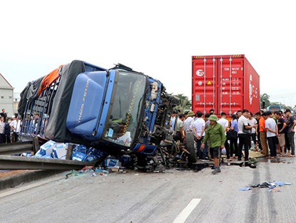 Tạm giữ hình sự tài xế gây tai nạn thảm khốc trên Quốc lộ 5